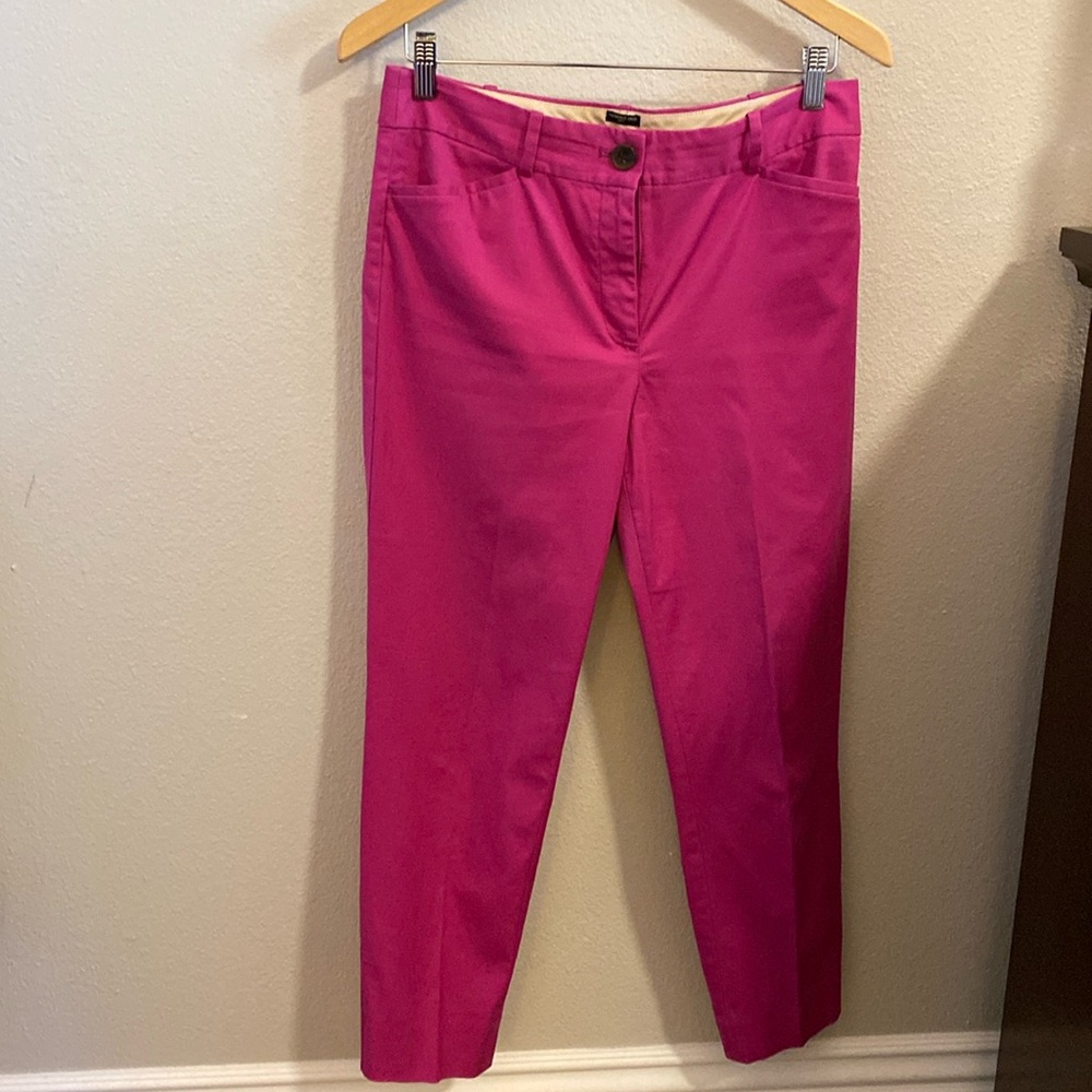 Talbots bright pink, size 6, The Perfect Crop with 2 front and 2 back pockets.